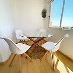 Panoramic Seaview - 2 Bedroom, Main Ave, 15 Min Walk Beach, Workspace Apartman *