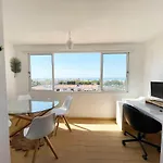 Panoramic Seaview - 2 Bedroom, Main Ave, 15 Min Walk Beach, Workspace Apartment